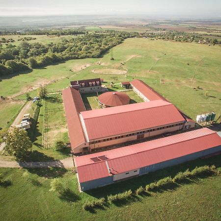 Totvar Lovas Szallashely Kovagotottos Exterior photo
